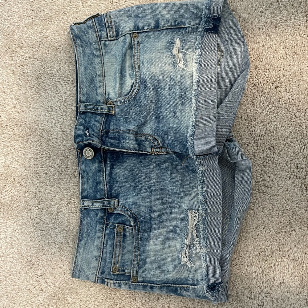 AMERICAN EAGLE SHORTS - US SIZE 6